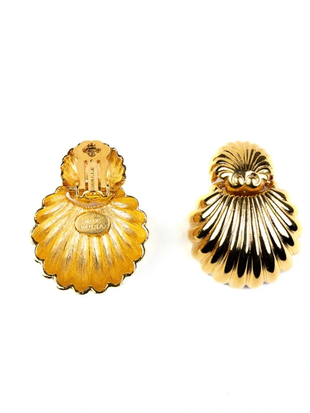 Kenneth Jay Lane GOLD SEASHELL CLIP EARRINGS - Picture 3 of 7